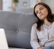 Sempre stanchi, pigri e con poca voglia di uscire? Potrebbe essere il letargo autunnale