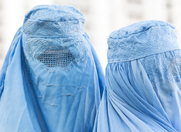 Afghanistan, il buio oltre il burka: le donne non potranno più curarsi