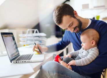 “Ho avuto un figlio e voglio vederlo crescere”, cosa pensano i papà Millennials. L’indagine