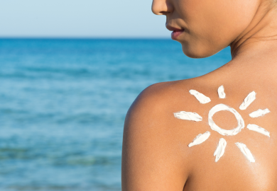 Paro Vidolin (dermatologo): “Per corretta protezione dal sole importante usare tanta crema”