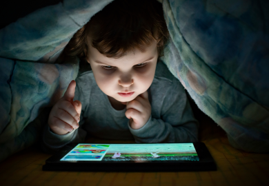 Zittire i capricci con i ‘ciucci digitali’, una soluzione a breve termine che potrebbe costare cara