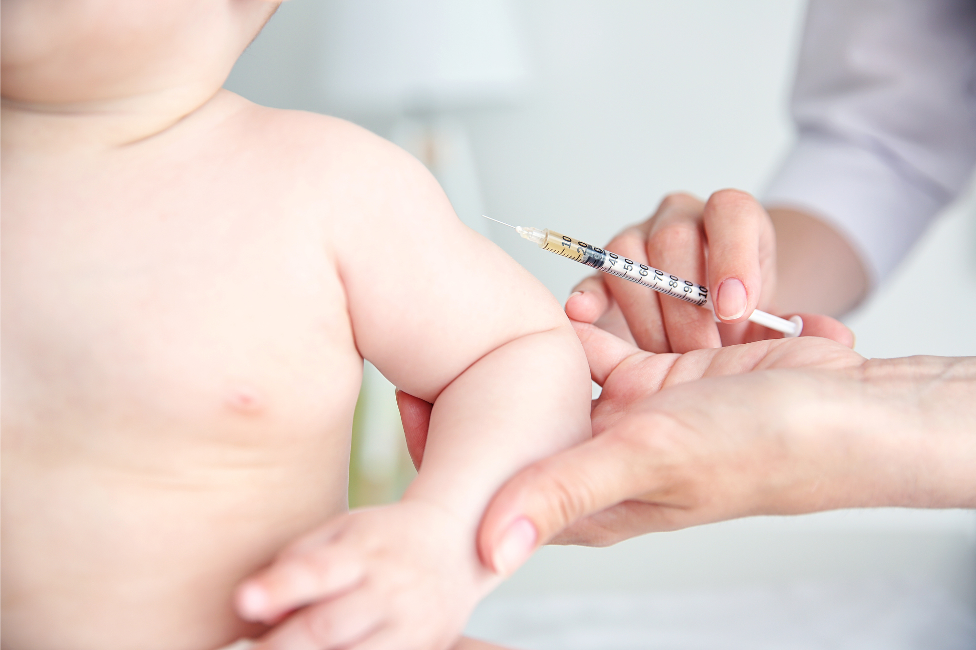 Obbligo vaccinale per bambini in Italia: riforma necessaria o attacco alla salute pubblica?