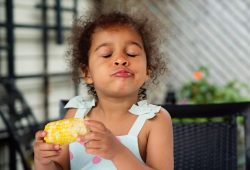 Cosa mangiare in estate: il decalogo dell’OMS per un’alimentazione sicura