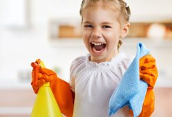 I bambini che fanno le faccende domestiche avranno più successo nella vita