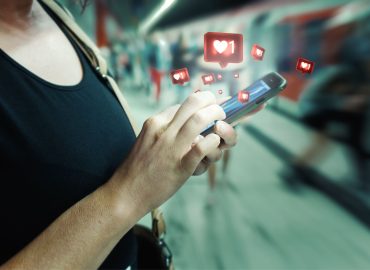 Orientamento sessuale, opinioni politiche e etnia: come si diffonde l’odio online