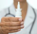 Cervello, uno spray nasale ne rallenta l’invecchiamento: lo studio