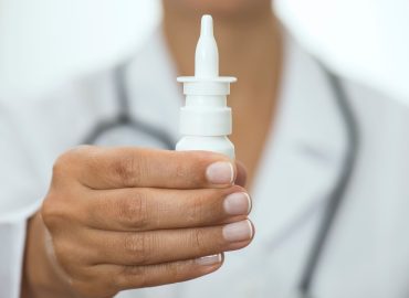 Cervello, uno spray nasale ne rallenta l’invecchiamento: lo studio