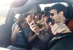 Genitori separati in vacanza insieme, l’esperto: “Destabilizzano i figli”