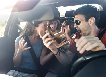 Genitori separati in vacanza insieme, l’esperto: “Destabilizzano i figli”