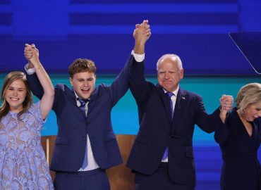 Diritti riproduttivi dividono gli Stati Uniti, Tim Walz: “Io papà con fecondazione intrauterina”