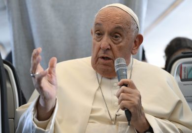 Papa Francesco: “L’Italia ha bisogno dei migranti perché non nascono più bambini”