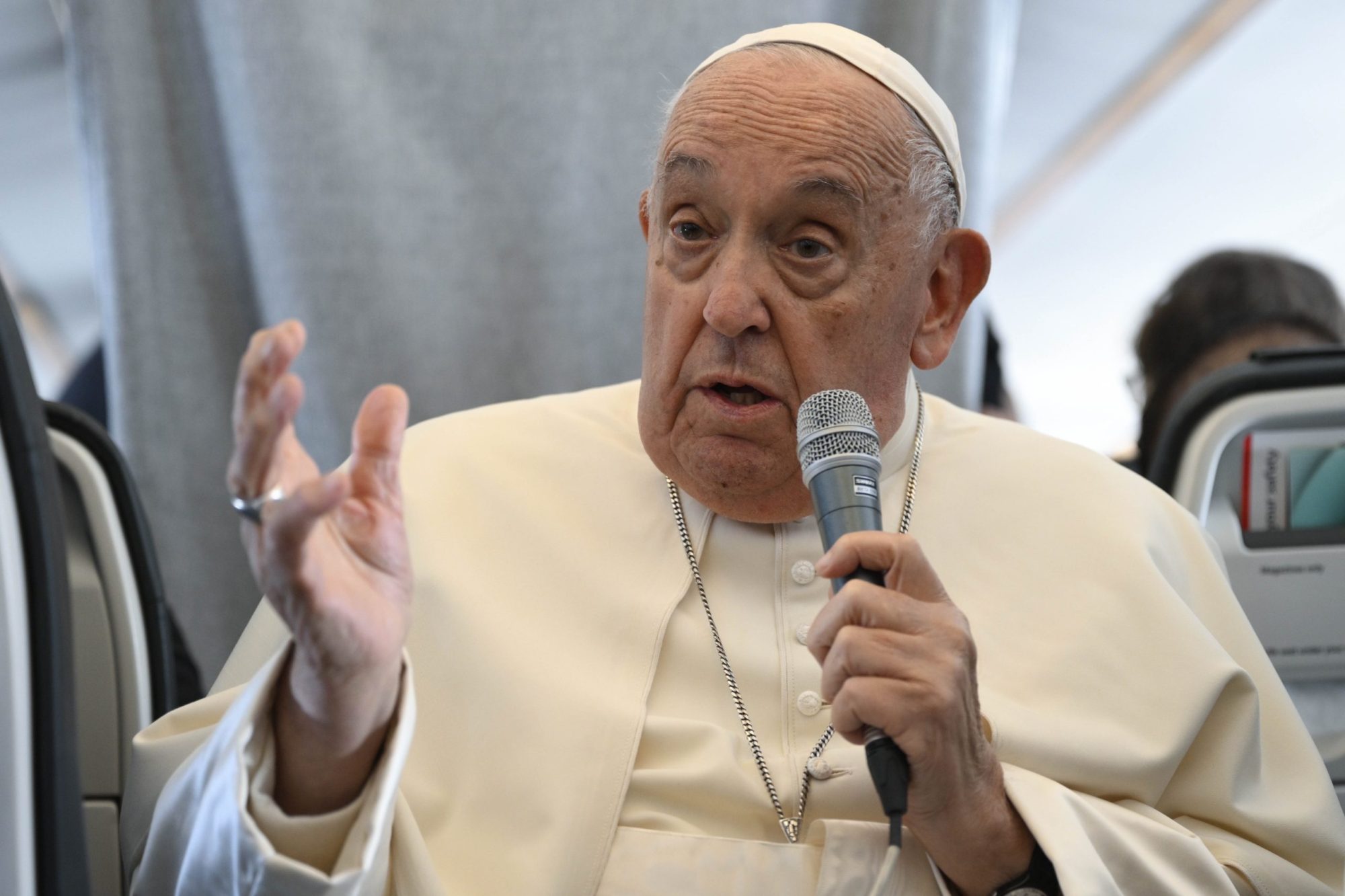 Papa Francesco: “L’Italia ha bisogno dei migranti perché non nascono più bambini”