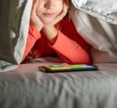 Smartphone e sonno, Svezia: “No ai bimbi sotto i 2 anni”
