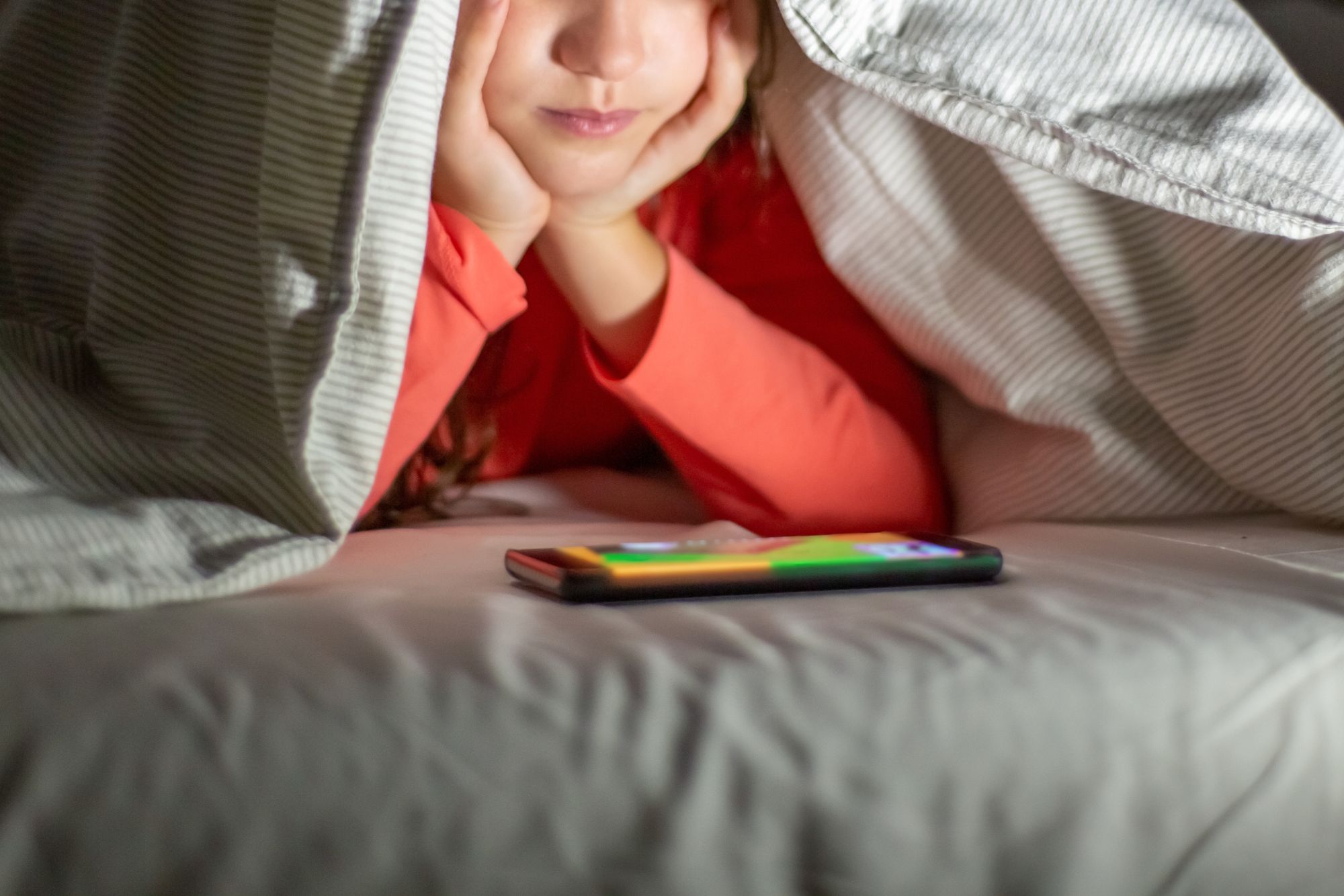 Smartphone e sonno, Svezia: “No ai bimbi sotto i 2 anni”