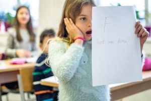 Bambina Voto Scuola Canva