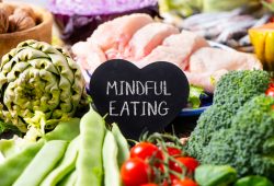 La dieta “Mind” riduce il rischio di declino cognitivo: ecco in cosa consiste