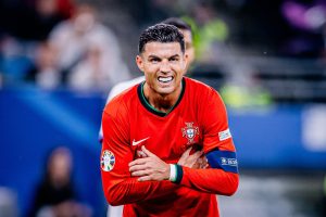 Cristiano Ronaldo con la maglia del Portogallo