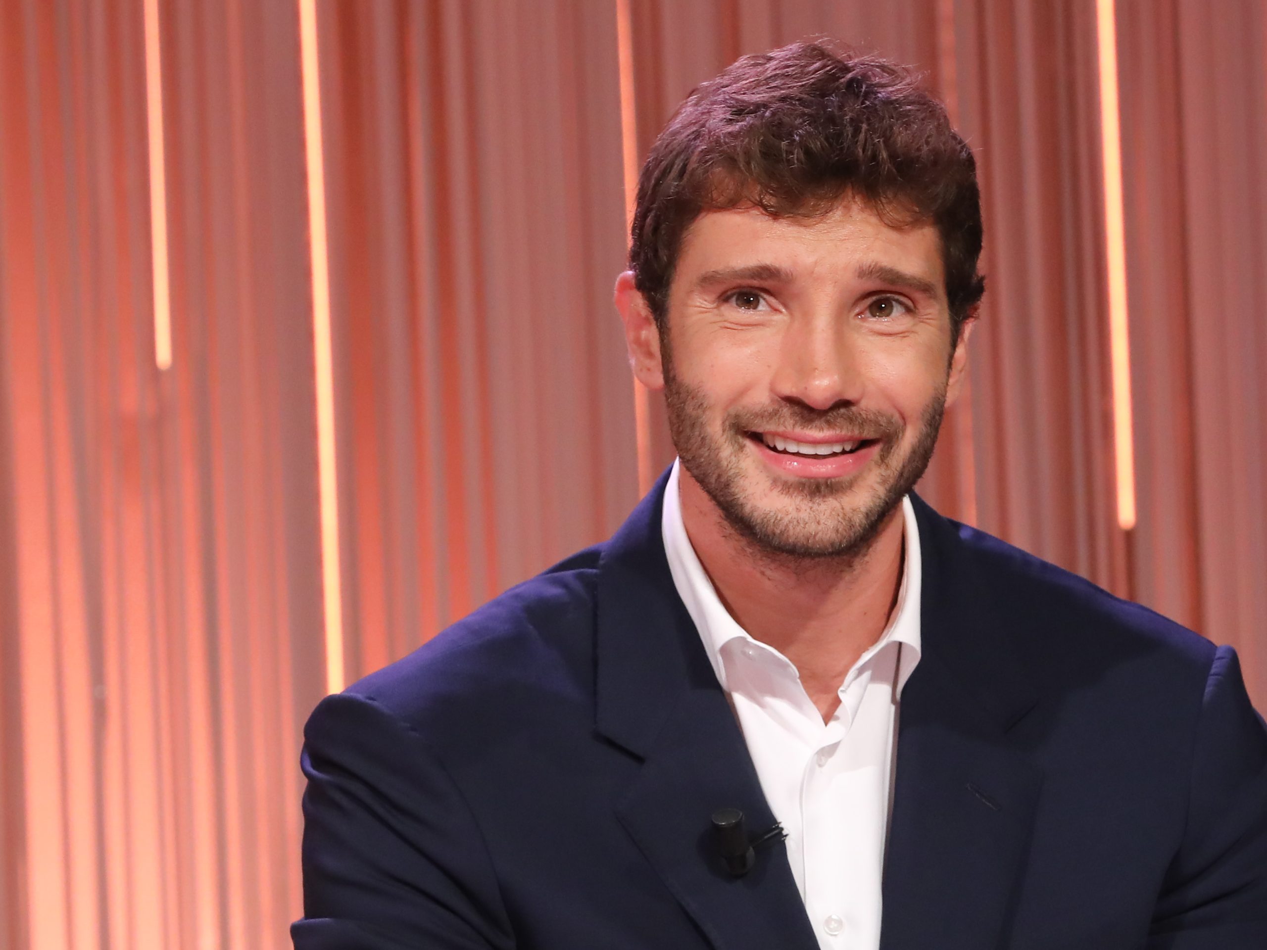 Stefano De Martino: “Santiago cresce. Ha bisogno di me. Son disposto a fare doppi turni in Rai”