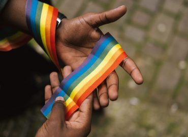 Lega e Fratelli d’Italia contro Erasmus: “Propaganda gender mascherata da scambio culturale”