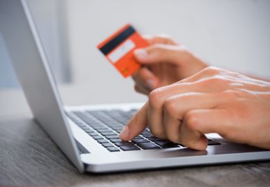 La salute batte la tecnologia, boom di ricerche online per integratori e farmaci