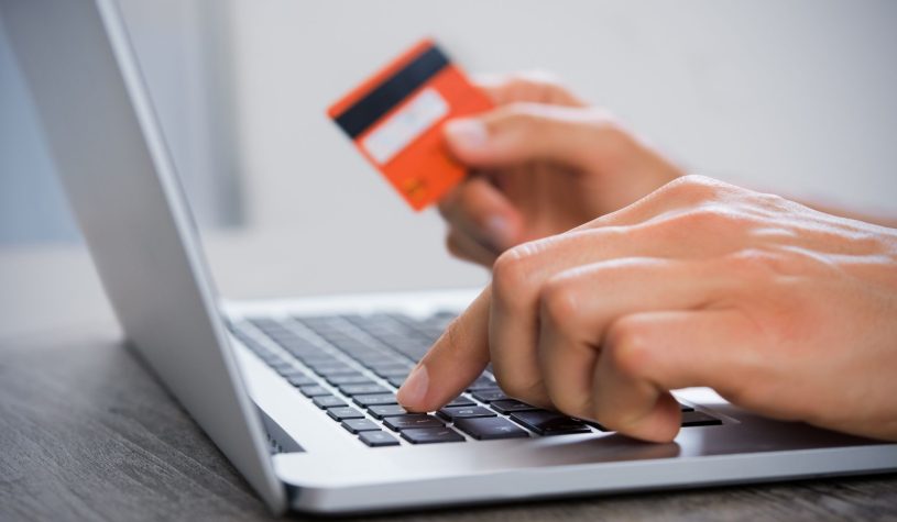 La salute batte la tecnologia, boom di ricerche online per integratori e farmaci