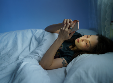 Dormi poco? Recuperare il sonno nel weekend può salvarti il cuore