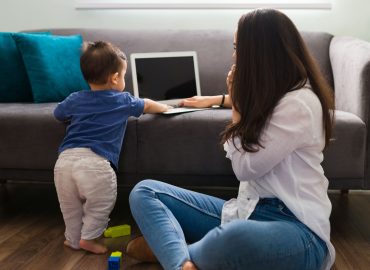 Fecondazione in vitro? “Non per le mamme single” e il caso finisce in Corte costituzionale