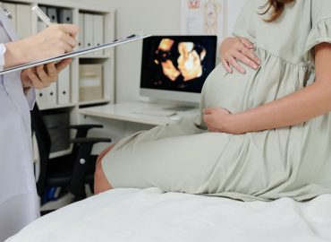 Le madri surrogate rischiano tre volte più del parto naturale