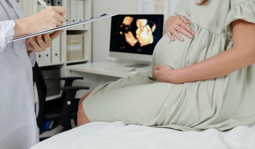 Le madri surrogate rischiano tre volte più del parto naturale