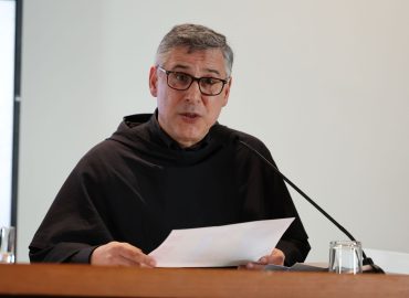 “Anche per San Francesco prima l’amore per i figli, poi gli animali”, Padre Fortunato difende il Papa