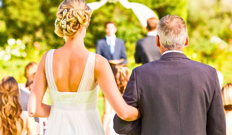 “Il papà non deve accompagnare la sposa all’altare”: così la Svezia crea polemica