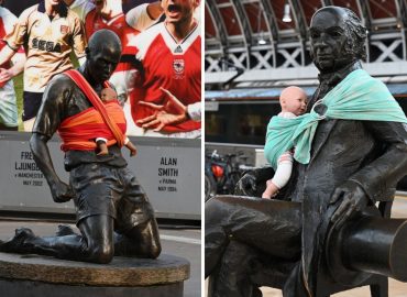 Papà legano “bebè” alle statue: “Chiediamo congedi parentali migliori”