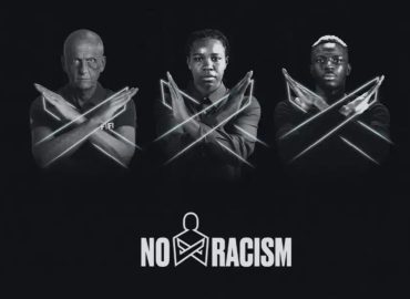 Razzismo, i calciatori potranno fare la ‘X’ con le braccia per far interrompere la partita