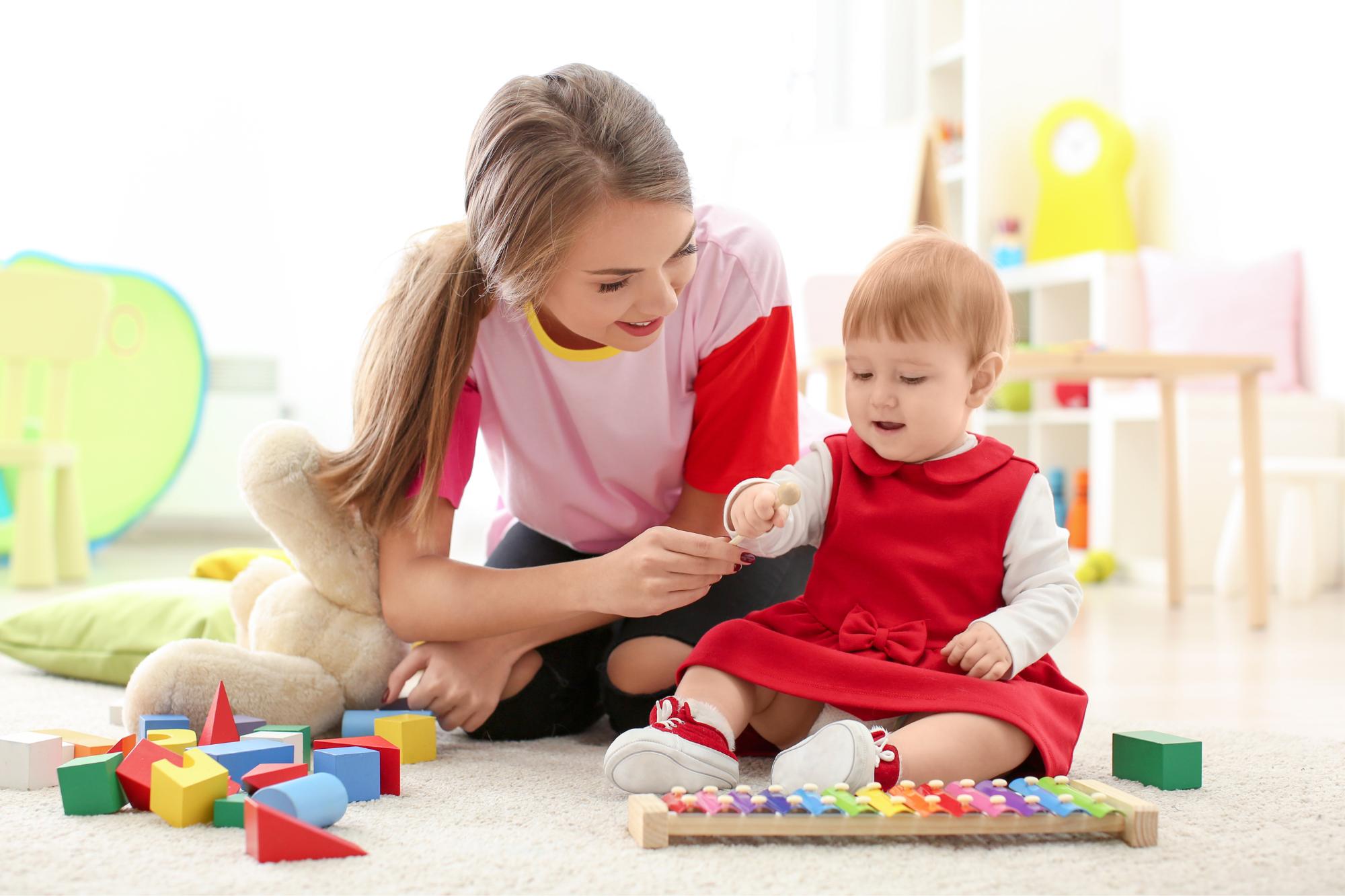 Baby-sitter: in nero, donne e specializzate, ecco come le vorrebbero le famiglie italiane