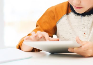 Nativi digitali senza difese: cosa manca ai bambini nell’era dell’Ai