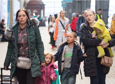 Manovra, ‘tassa’ sulla cittadinanza e stretta sulle agevolazioni agli immigrati: cosa cambia