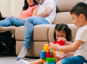 Genitorialità, l’impegno dei privati: Haleon a supporto delle mamme e dei papà