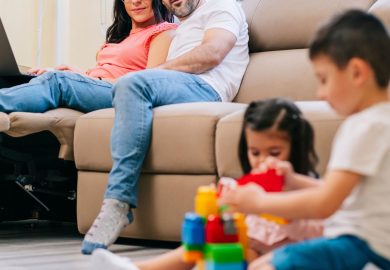 Genitorialità, l’impegno dei privati: Haleon a supporto delle mamme e dei papà