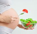 La fertilità parte dal piatto: ecco cosa mangiare per aumentare le chance di gravidanza