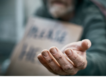 Divieto di elemosina, la Svezia vuole rendere illegale la povertà. E in Italia?