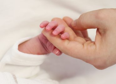 Fate figli e che siano femmine: lo strano appello del Comune di Sanza (Salerno)