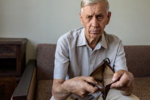 pensionato_povero_canva Pensionato Povero