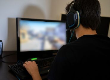 Porno e Spid per i minori, Agcom: “Facciamo chiarezza”