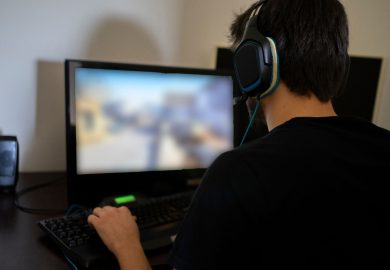 Porno e Spid per i minori, Agcom: “Facciamo chiarezza”