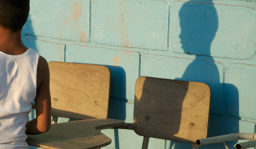 Economica, sociale ed educativa: quanto ‘costa’ la povertà ai più giovani