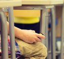 Basta smartphone in classe? L’Italia chiede all’Ue di proteggere i giovani 