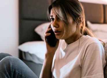 Violenza sulle donne, +57% di chiamate al 1522 nel 2024. La società sta cambiando?