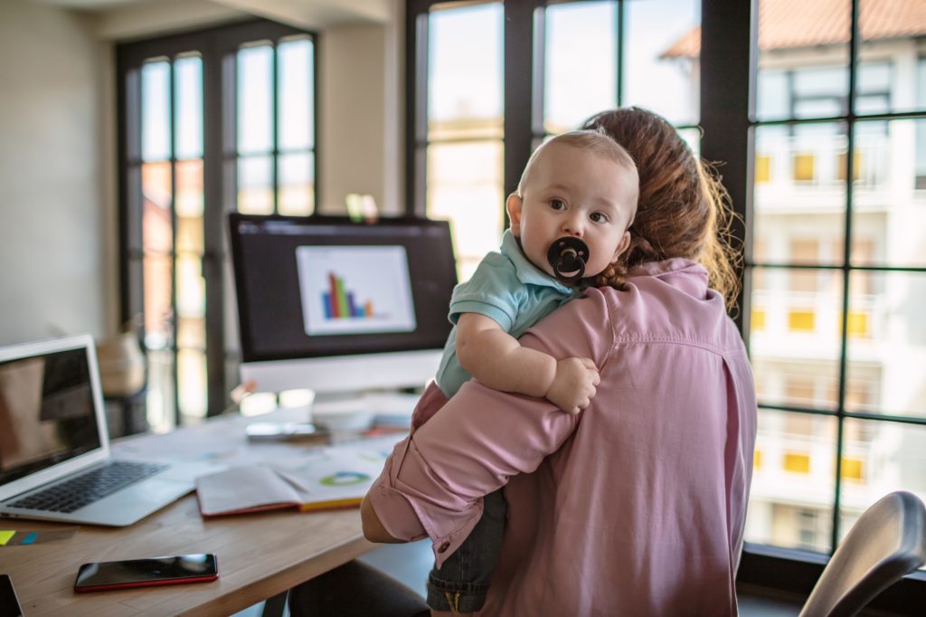 Mamma Lavoro Con Figlio Canva