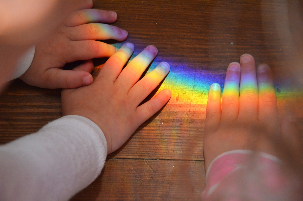 Mani Bambini Arcobaleno Canva