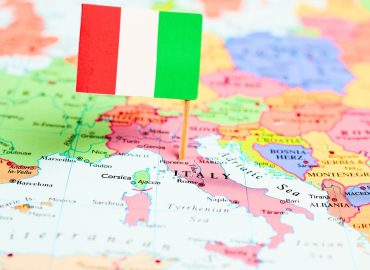 Italia, disuguaglianze tra Nord e Sud: “Uno su quattro in Campania non arriva a fine mese”